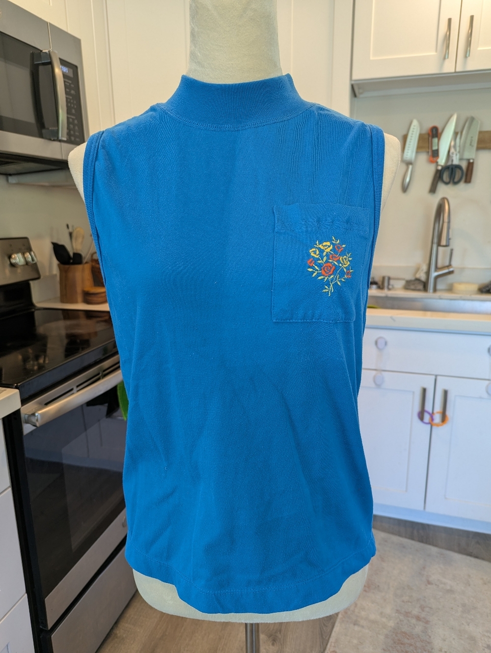Carriage Court Blue Mock Neck Sleeveless Embroidered Tank Top M (10-12)